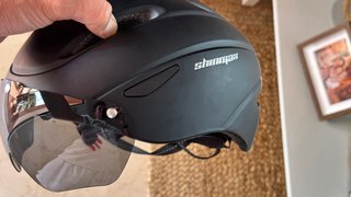 Casco Bici/Patinete Negro con Visera