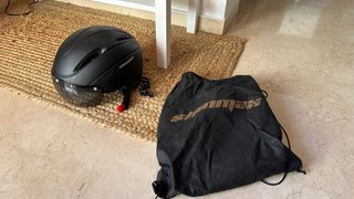 Casco Bici/Patinete Negro con Visera
