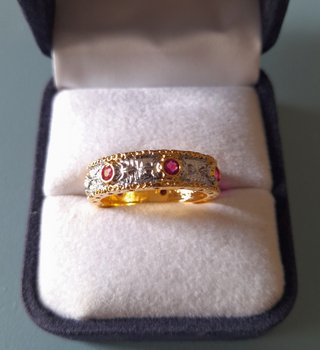 Anello eternity di bigiotteria oro argento rubino