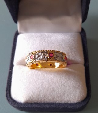 Anello eternity di bigiotteria oro argento rubino