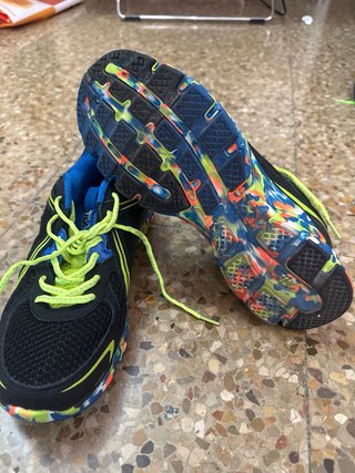 Zapatillas deportivas negras y multicolor