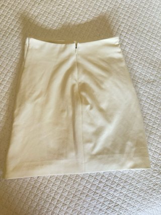 Falda Zara blanca drapeada