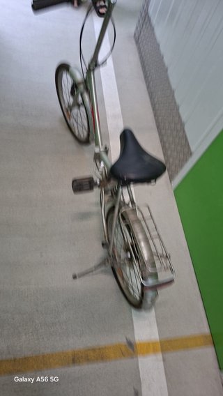 Bicicleta plateada