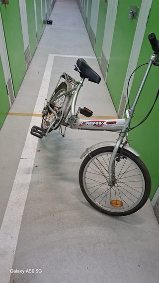 Bicicleta plateada