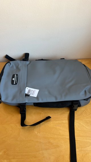 Mochila de cabina gris, Tamaño bajo asiento avión