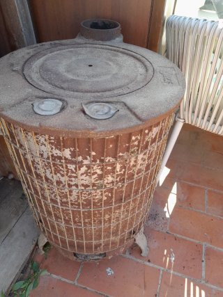 Chimenea de leña metálica
