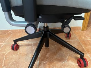 Sillas Steelcase roja y negra 600 unidad
