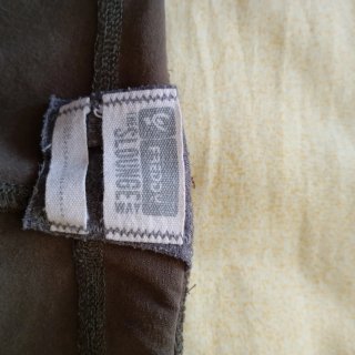 Pantaloni marroni con tasca posteriore