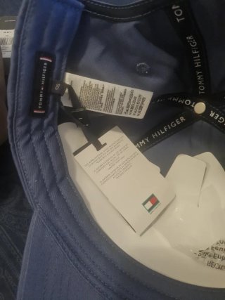 Gorras Tommy Hilfiger SIN ESTRENAR (Beige y Azul)