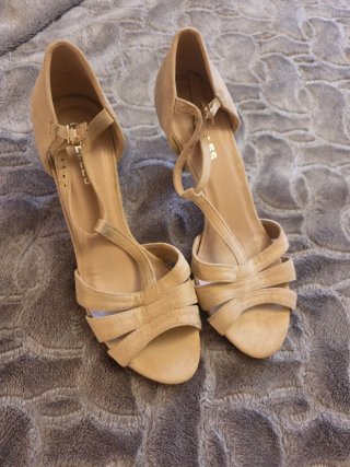 Sandalias Beige Tacón