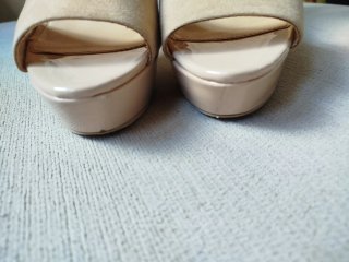 Sandalias beige tacón ancho talla 40