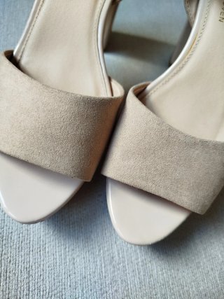 Sandalias beige tacón ancho talla 40