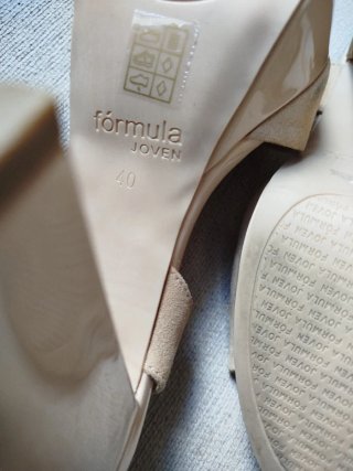 Sandalias beige tacón ancho talla 40