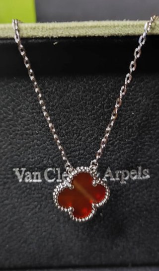 Van Cleef & Arpels - Collar trébol Granate