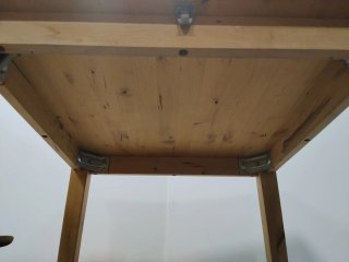 Mesa alta y 2 taburetes madera