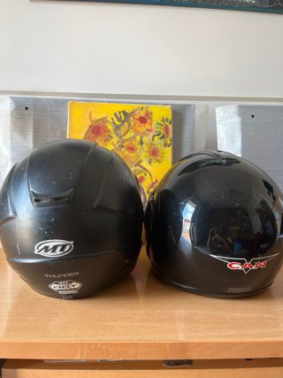 2 cascos moto negros usados. Talla M.