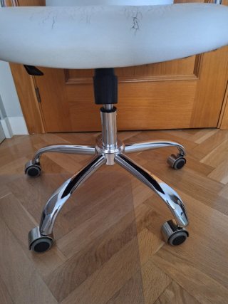 Silla de oficina blanca