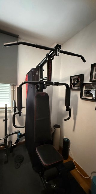 Multiestación de musculación con carga guiada
