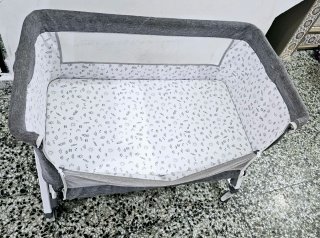 Cuna de viaje con mosquitera