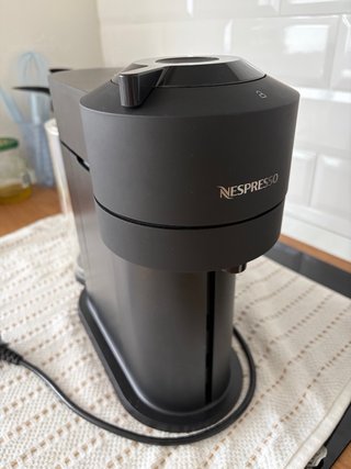 Cafetera Nespresso Vertuo Next Negro Mate