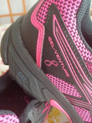 Zapatillas deportivas Asics rosas y negras