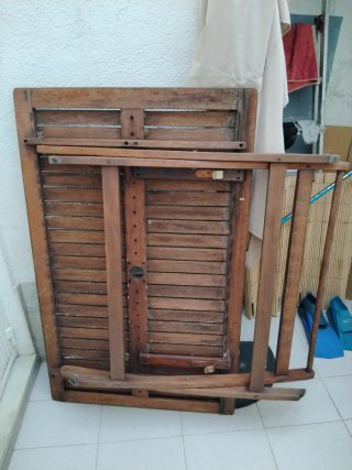 Mesa de madera plegable para exterior