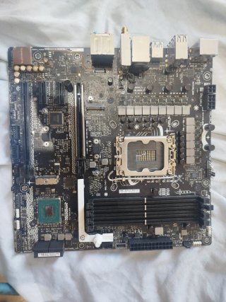 ASUS B760-G GAMING WIFI y Gigabyte b450m ds3h
