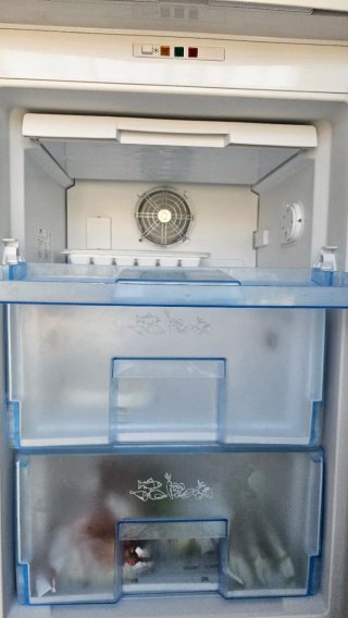 Congelador vertical Beko No Frost