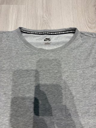 Lote 2 Camisetas M (Nike, Calvin Klein)