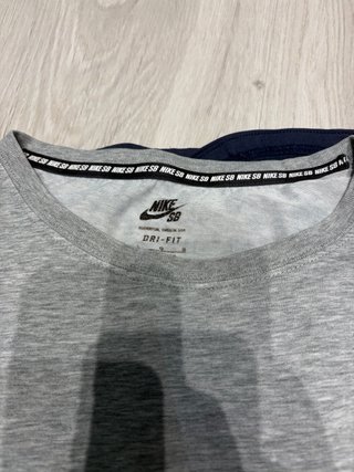 Lote 2 Camisetas M (Nike, Calvin Klein)