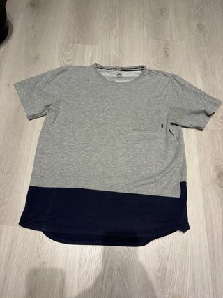 Lote 2 Camisetas M (Nike, Calvin Klein)