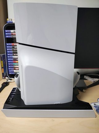 PS5 Slim con 2 mandos, base y 2 juegos