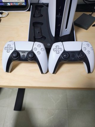 PS5 Slim con 2 mandos, base y 2 juegos