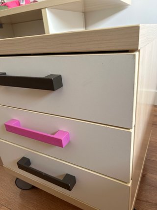 Cajonera de madera con ruedas