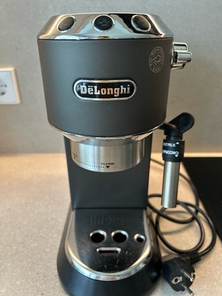 Cafetera Delonghi Dedica Style EC685