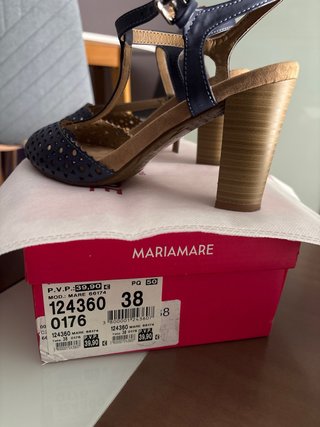 Sandalias de tacón azul y marrón