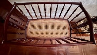 Cuna balancín antigua de madera de caoba con dosel