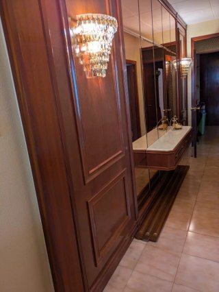 Mueble recibidor madera y mármol