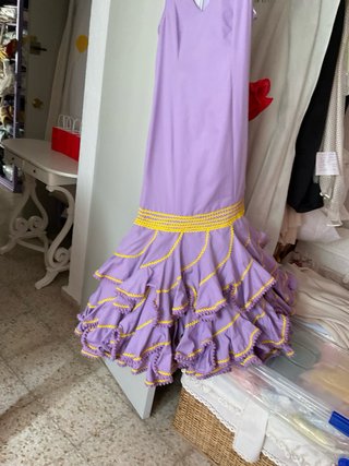 Vestido de flamenca morado y amarillo