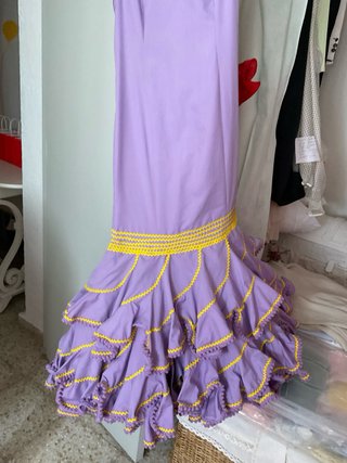 Vestido de flamenca morado y amarillo