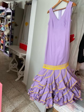 Vestido de flamenca morado y amarillo