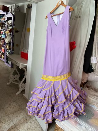 Vestido de flamenca morado y amarillo