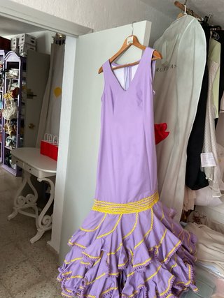 Vestido de flamenca morado y amarillo