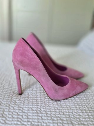 Zapatos de tacón rosa ante