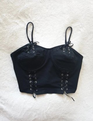 Completo top e shorts con lacci