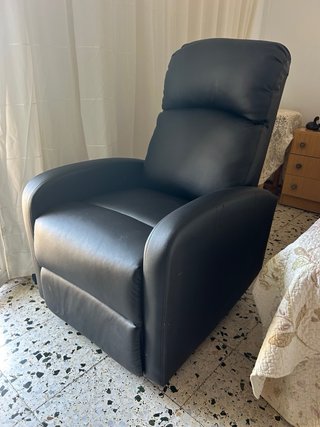Sillón reclinable de piel negro