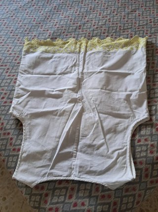 Camisa Cortefiel sin mangas blanca y amarilla