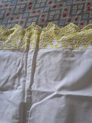 Camisa Cortefiel sin mangas blanca y amarilla
