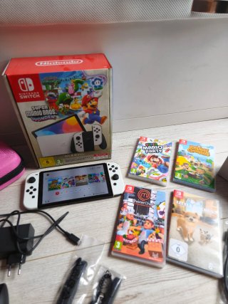 Nintendo Switch OLED + Super Mario Bros Wonder