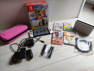 Nintendo Switch OLED + Super Mario Bros Wonder